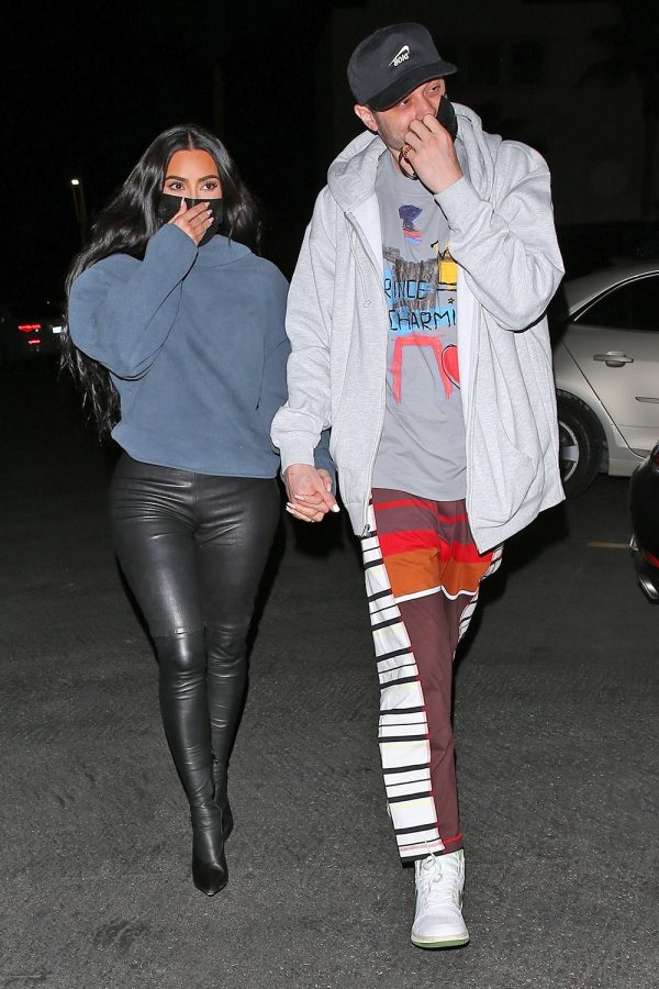 Beverly Hills, CA  - *PREMIUM-EXCLUSIVE*  - **WEB EMBARGO UNTIL 4:15 pm ET on January 13, 2022** Kim Kardashian and Pete Davidson hold hands while sneaking out through the back door of Jon & Vinnys Fairfax after enjoying dinner.  The duo also made a quick stop at a local Rite Aid Pharmacy to pick up some ice-cream, before heading home for the night.

Pictured: Kim Kardashian, Pete Davidson

BACKGRID USA 12 JANUARY 2022 

BYLINE MUST READ: HakopArshakyan / BACKGRID

USA: +1 310 798 9111 / usasales@backgrid.com

UK: +44 208 344 2007 / uksales@backgrid.com

*UK Clients - Pictures Containing Children
Please Pixelate Face Prior To Publication*