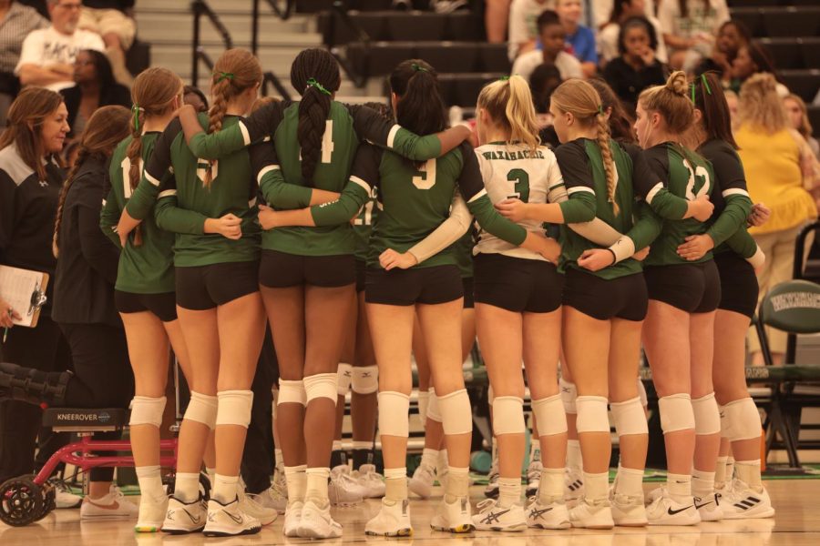 Volleyball Starts Off Season Undefeated in District